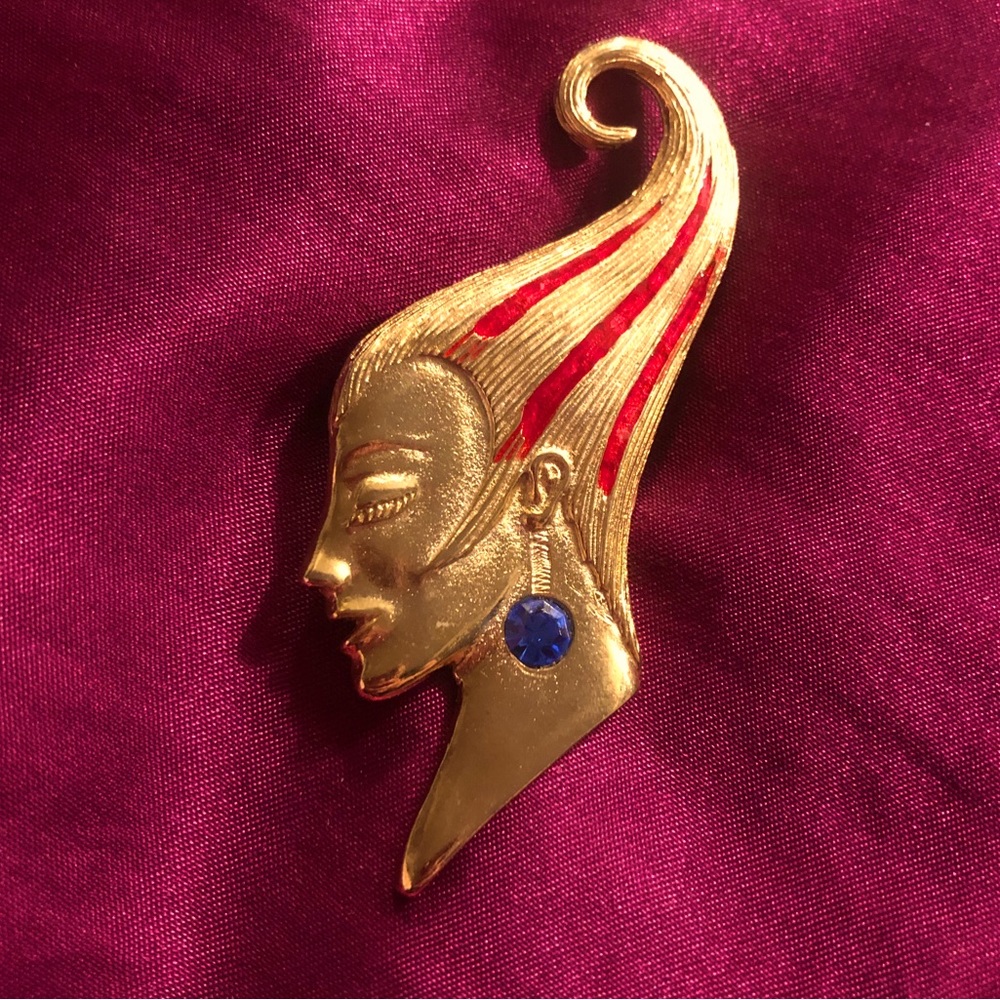 Lady Brooch